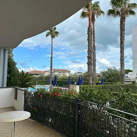 Il Girasole 1 Апарт-отель Альба-Адриатика